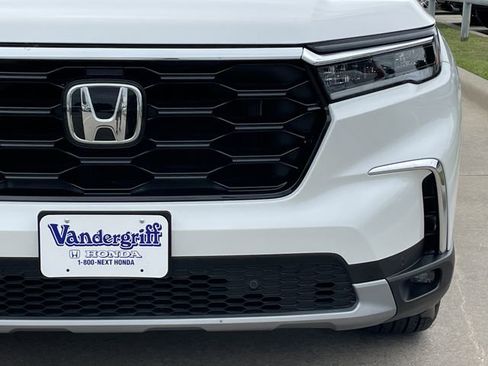 Used 2025 Honda Pilot Touring image 9