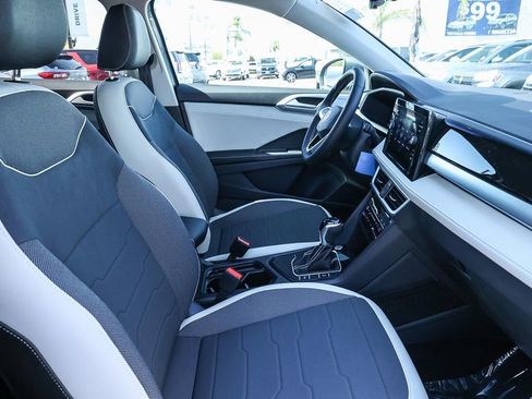 New 2025 Volkswagen Taos SE image 32