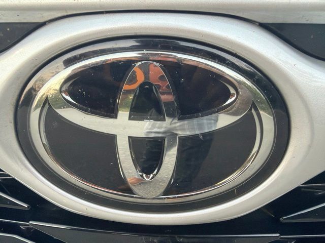 Used 2022 Toyota Highlander LE AWD/4WD image 20