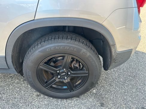 Used 2017 Chevrolet Trax LT w/ LT Convenience Package image 9