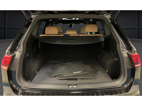 Used 2024 Volkswagen Tiguan SE w/ Panoramic Sunroof Package image 27