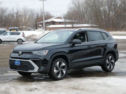 New 2026 Volkswagen Taos SE image 4