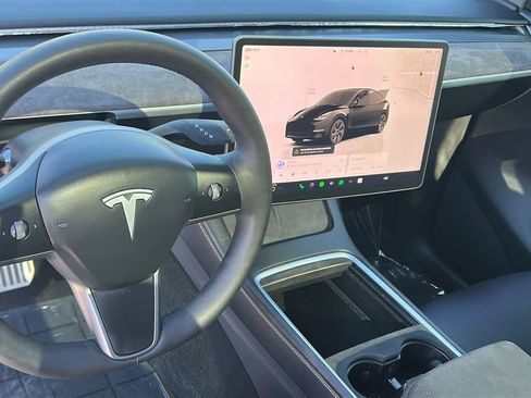 Used 2024 Tesla Model Y Long Range AWD/4WD image 10