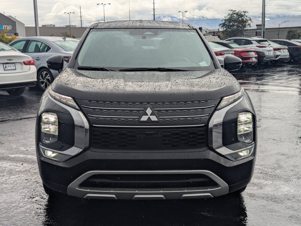 Used 2023 Mitsubishi Outlander 4WD Plug-In Hybrid image 10