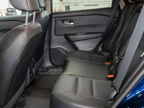 Used 2025 Nissan Rogue SV w/ SV Premium Package image 12