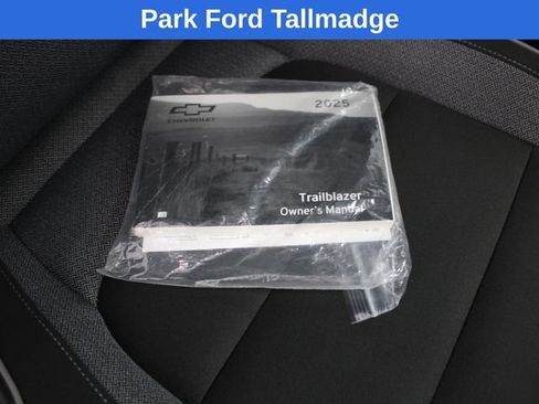 Used 2025 Chevrolet TrailBlazer LT w/ LT Cold Weather Package AWD/4WD image 29