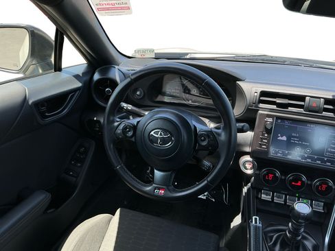 Used 2022 Toyota GR86 w/ ALL Weather Mat Package (TMS) RWD image 11