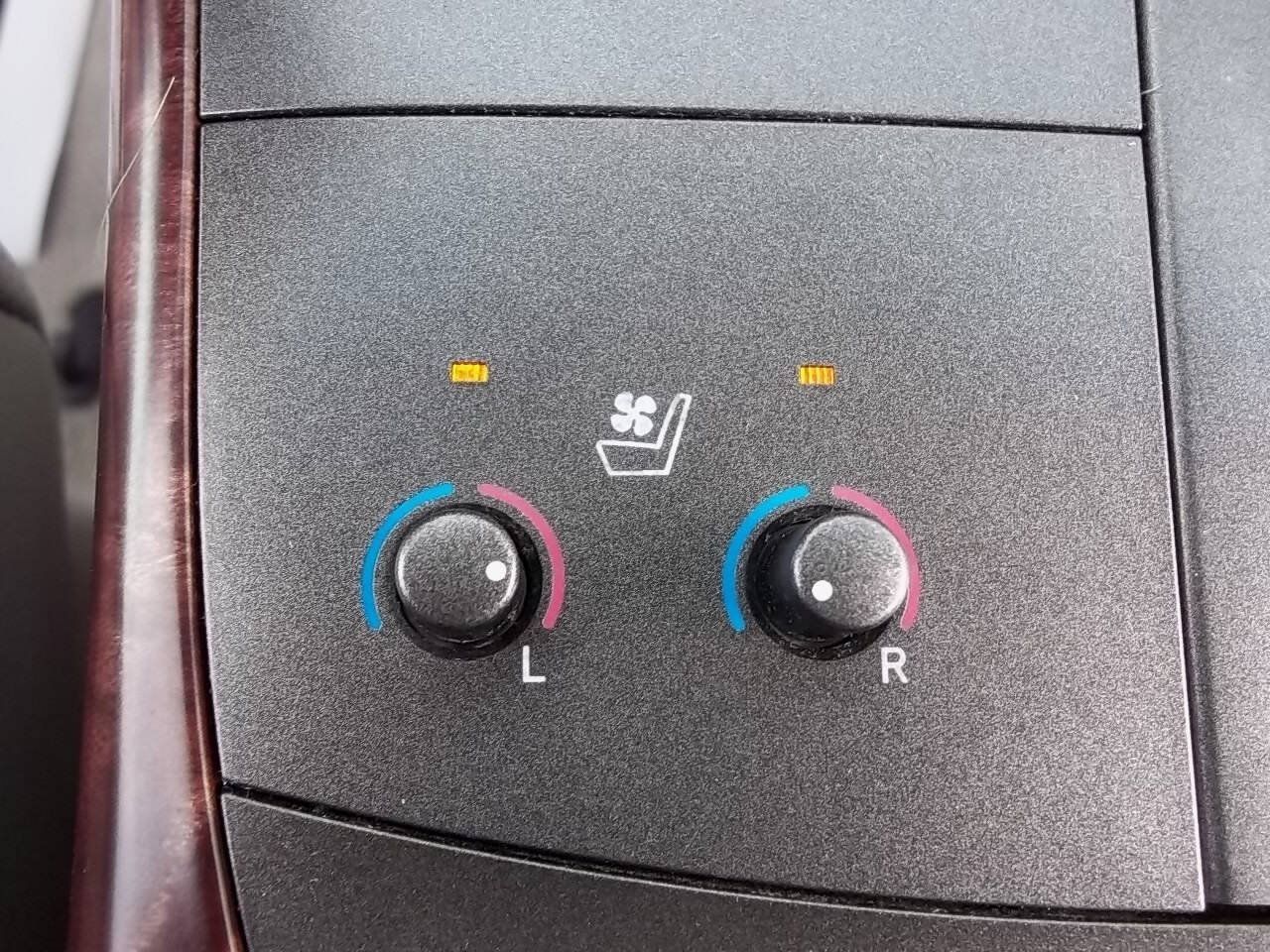Used 2011 Toyota Avalon Limited FWD image 28