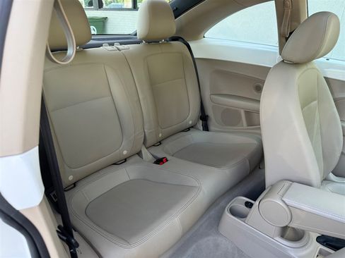 Used 2013 Volkswagen Beetle TDI FWD image 5