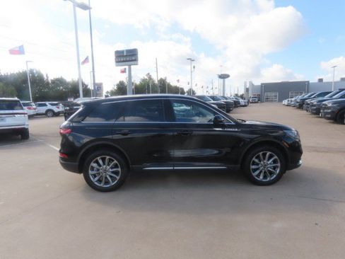 Certified 2022 Lincoln Corsair FWD w/ Premium Package image 8