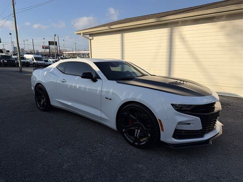 Used 2019 Chevrolet Camaro SS image 2