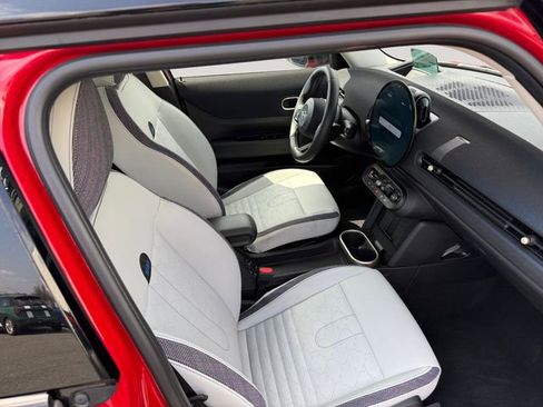 Certified 2025 MINI Cooper 4-Door Hardtop FWD image 15