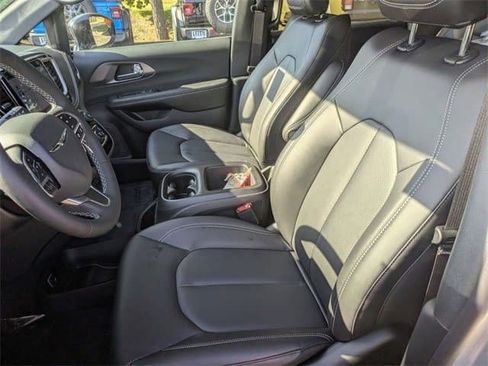New 2026 Chrysler Pacifica Select image 17