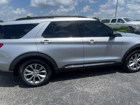 Used 2022 Ford Explorer XLT w/ Equipment Group 202A AWD/4WD image 2