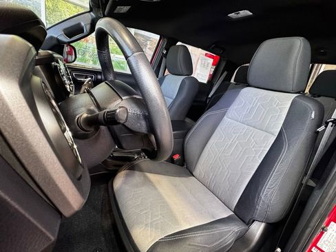 Used 2020 Toyota Tacoma TRD Off-Road w/ Technology Package AWD/4WD image 20