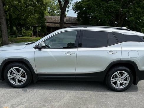 Used 2019 GMC Terrain SLE w/ Driver Convenience Package FWD image 9