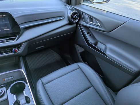 New 2026 Chevrolet Equinox LT w/ Convenience Package II image 18