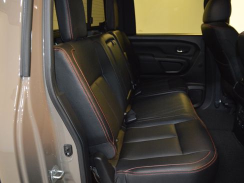 Used 2021 Nissan Titan PRO-4X w/ Pro-4x Convenience Package AWD/4WD image 12