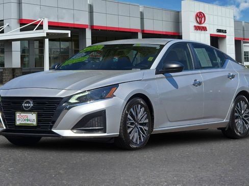 Used 2024 Nissan Altima 2.5 SV FWD image 8