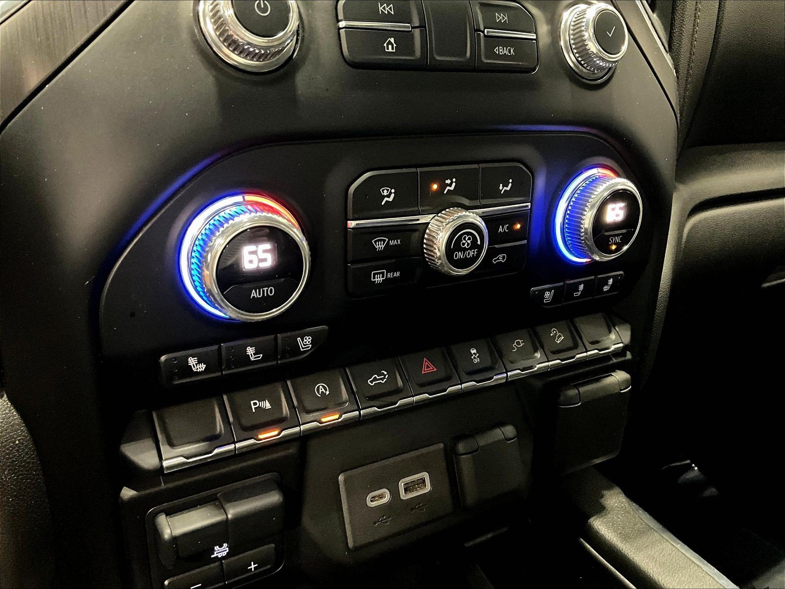 Used 2020 GMC Sierra 1500 AT4 w/ AT4 Premium Package AWD/4WD image 16