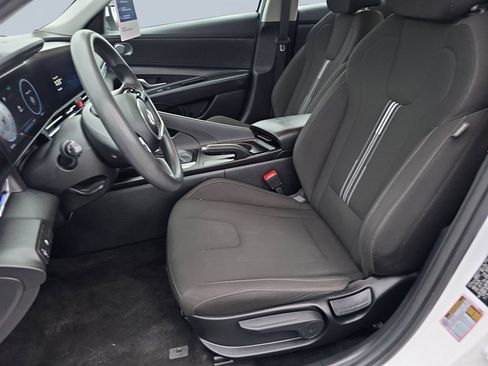 Certified 2024 Hyundai Elantra SEL FWD image 11