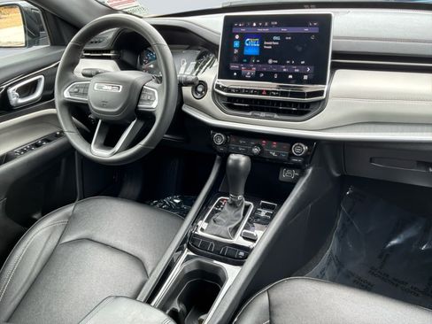 Used 2025 Jeep Compass Limited AWD/4WD image 13