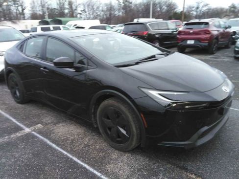 Used 2023 Toyota Prius LE image 1