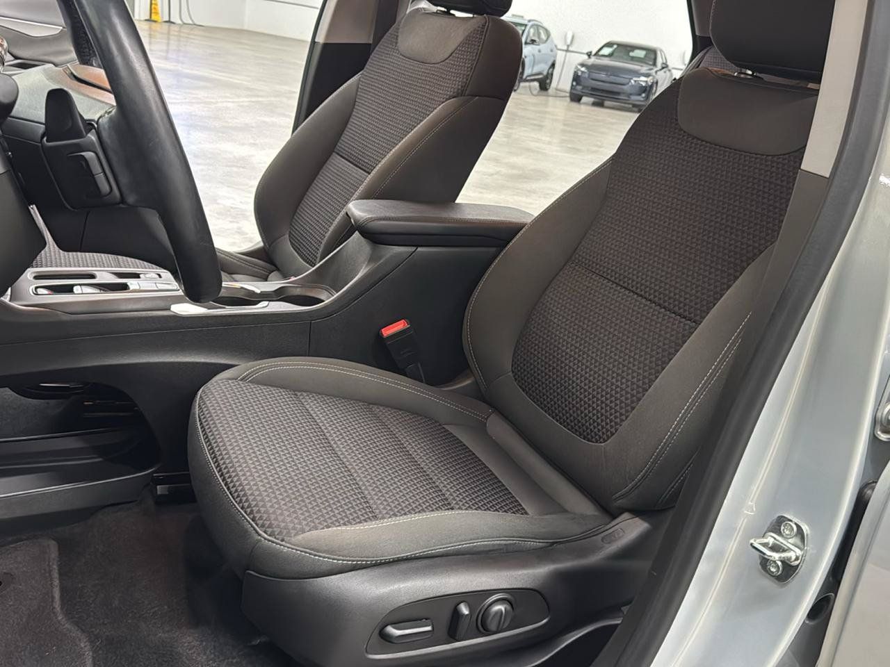 Used 2022 Chevrolet Bolt LT FWD image 21