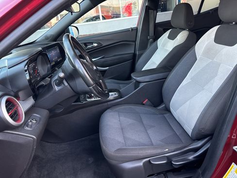 Used 2024 Chevrolet Trax RS w/ Driver Confidence Package image 18