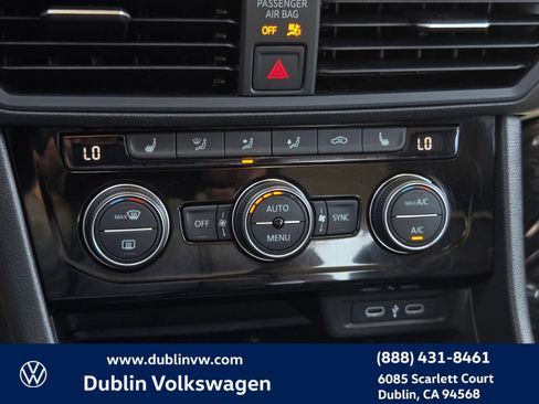 Certified 2024 Volkswagen Jetta SE FWD image 18