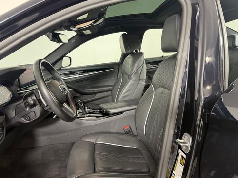 Used 2022 BMW M550i xDrive w/ Dynamic Handling Package AWD/4WD image 20