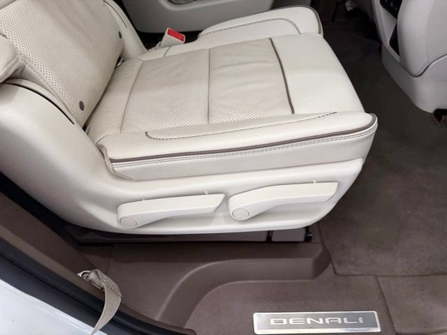 Used 2021 GMC Yukon Denali w/ Denali Ultimate Package AWD/4WD image 30