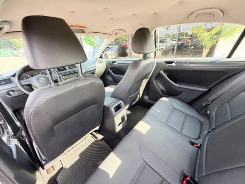 Used 2012 Volkswagen Jetta SE FWD image 23