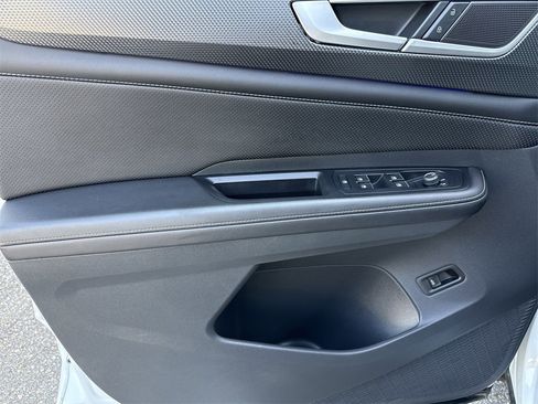 Certified 2024 Volkswagen Atlas Cross Sport SEL R-Line image 17