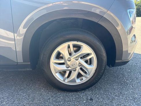 Used 2021 Hyundai Venue SE FWD image 10