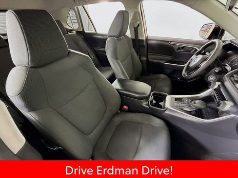 Used 2019 Toyota RAV4 LE FWD image 23