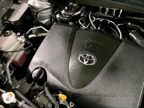 Certified 2021 Toyota Highlander XLE AWD/4WD image 33