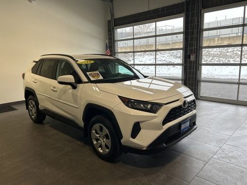 Used 2019 Toyota RAV4 LE image 2