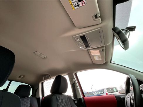 Used 2017 Toyota Tacoma SR5 image 14