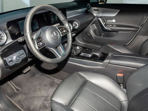 Used 2022 Mercedes-Benz CLA 250 image 10