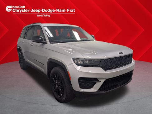 Certified 2024 Jeep Grand Cherokee Altitude AWD/4WD image 1