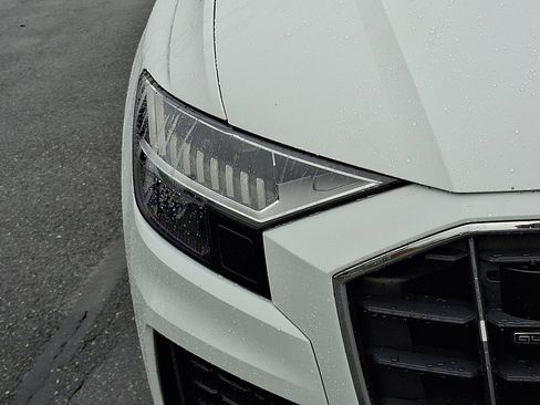 Used 2019 Audi Q8 Prestige image 9
