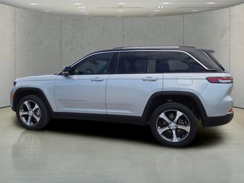 Used 2023 Jeep Grand Cherokee Limited RWD image 7