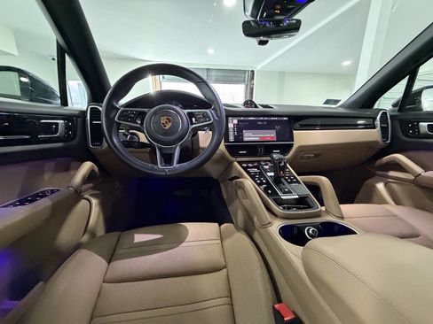 Used 2021 Porsche Cayenne image 18