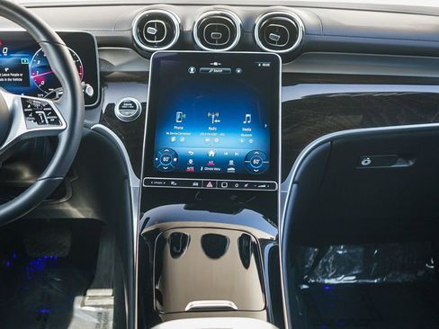 Used 2024 Mercedes-Benz GLC 300 image 12