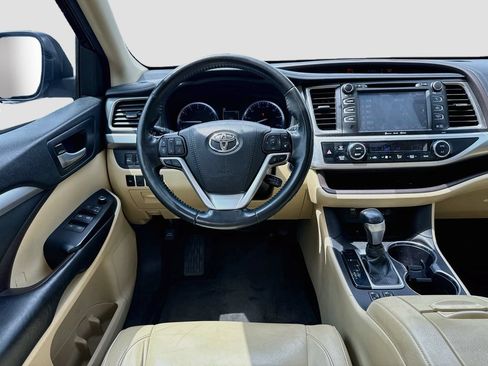 Used 2018 Toyota Highlander XLE FWD image 27