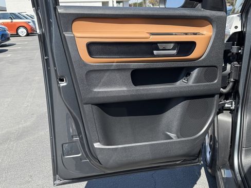 New 2025 Volkswagen ID. Buzz Pro S Plus image 16