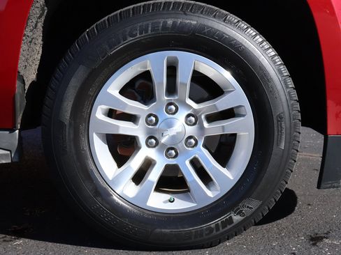 Used 2015 Chevrolet Suburban LT image 28