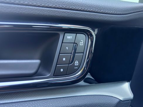 Used 2025 Porsche Panamera image 18