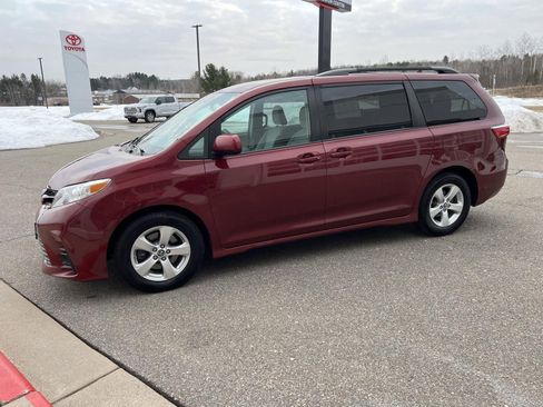 Used 2019 Toyota Sienna LE image 8